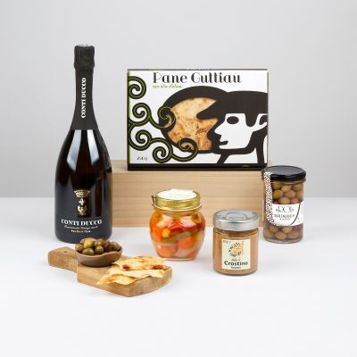 "MetodoClassico" - Aperitif Gift Pack with Tuscan Pate, Olives, Guttiau bread