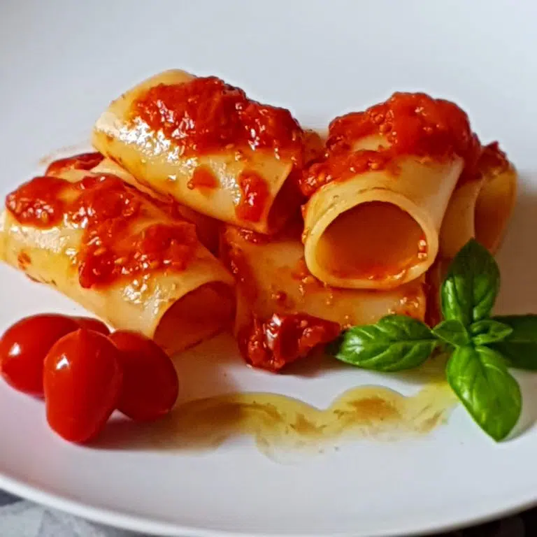Paccheri di Gragnano con pomodorini del piennolo e colatura di alici di Cetara: la perfezione della semplicità!